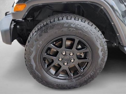 Used 2023 Jeep Gladiator Overland AWD/4WD image 23