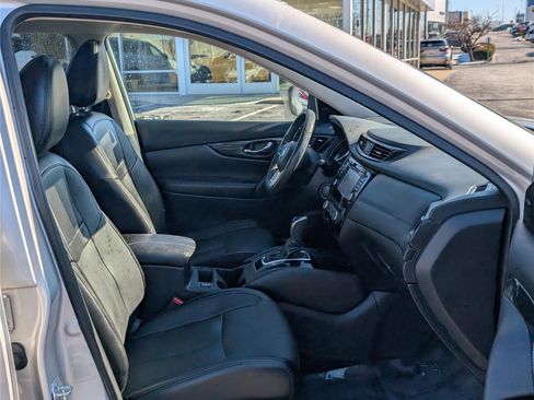 Used 2017 Nissan Rogue SL w/ SL Premium Package image 11