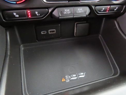 Certified 2022 Chevrolet Suburban LT w/ LT Signature Package image 9