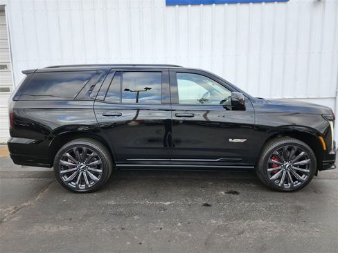 Used 2025 Cadillac Escalade V image 6