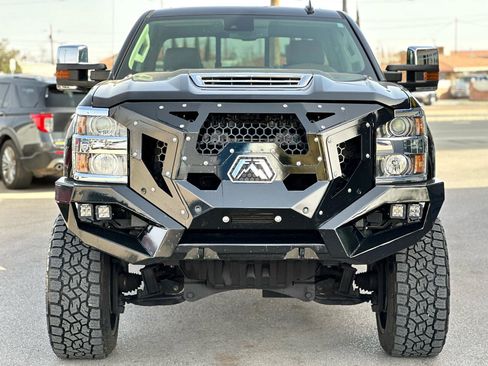 Used 2019 Chevrolet Silverado 2500 High Country w/ Duramax Plus Package image 4