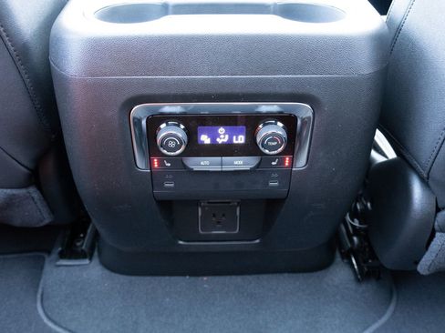 New 2026 Chevrolet Suburban Premier AWD/4WD image 19