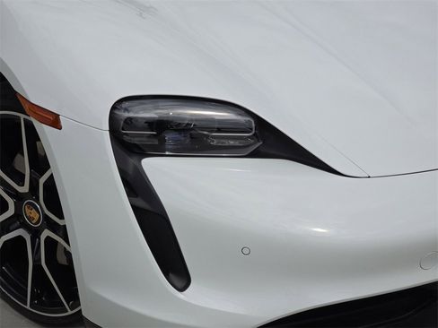 Used 2023 Porsche Taycan image 34