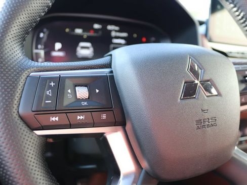 Used 2025 Mitsubishi Outlander SEL FWD image 23