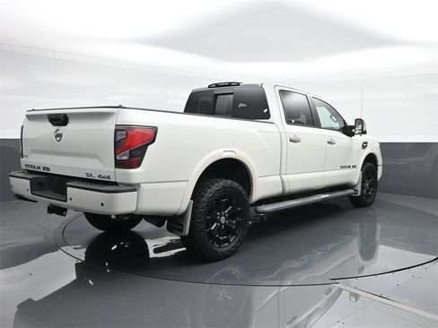 Used 2020 Nissan Titan SL w/ Moonroof Package image 14