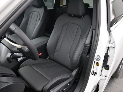 Used 2025 BMW X3 xDrive30i w/ Convenience Package image 13