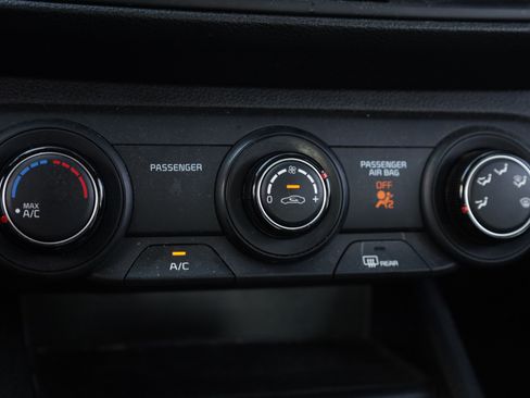 Used 2022 Kia Forte LXS w/ LXS Technology Package FWD image 9