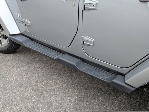 Used 2018 Jeep Wrangler Unlimited Sahara w/ Connectivity Group image 25