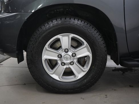 Used 2018 Toyota Sequoia SR5 AWD/4WD image 29