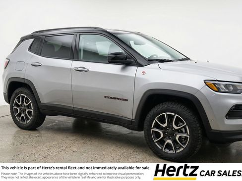 Used 2025 Jeep Compass Trailhawk AWD/4WD image 1