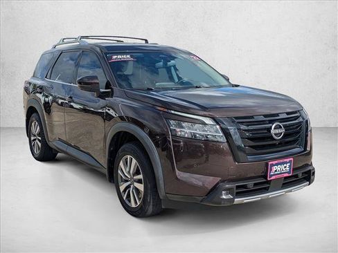 Used 2022 Nissan Pathfinder SL w/ Lighting Package (N92) FWD image 3