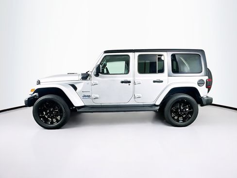 Used 2023 Jeep Wrangler Unlimited Sahara w/ Cold Weather Group AWD/4WD image 4