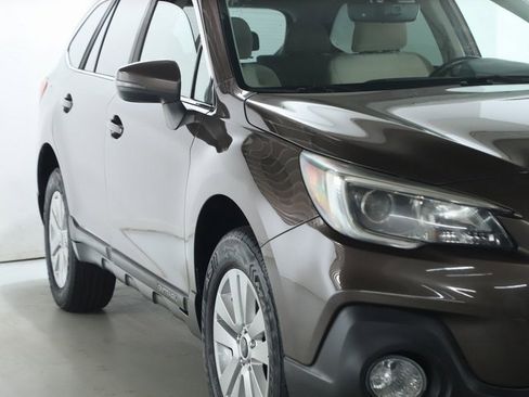 Used 2019 Subaru Outback 2.5i Premium image 8