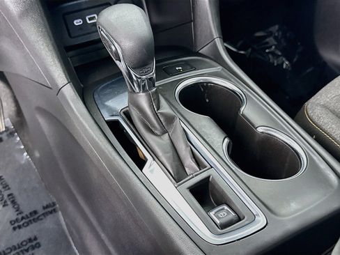 Used 2023 Chevrolet Equinox LT FWD image 18