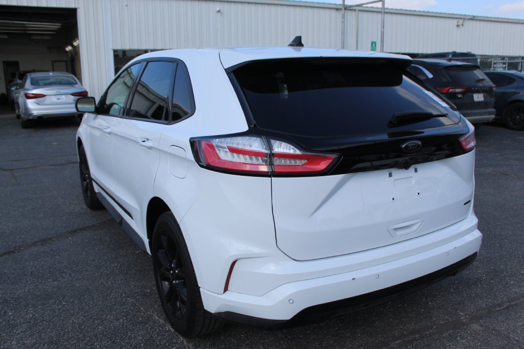 Used 2023 Ford Edge SE w/ Black Appearance Package AWD/4WD image 4
