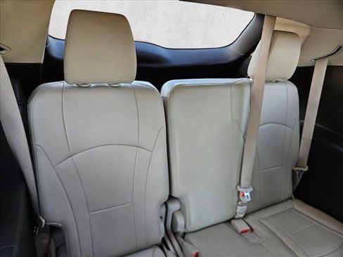 Used 2018 Buick Enclave Essence image 17