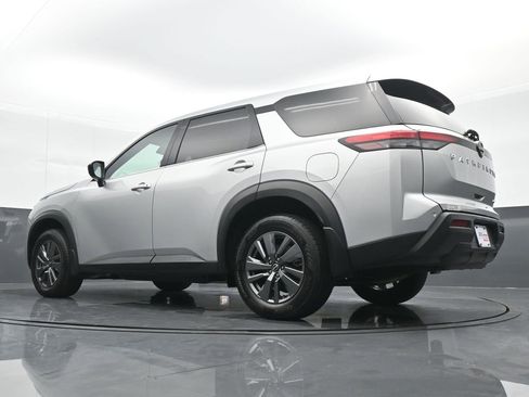 Used 2024 Nissan Pathfinder S image 19