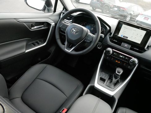 Certified 2025 Toyota RAV4 XLE Premium image 9