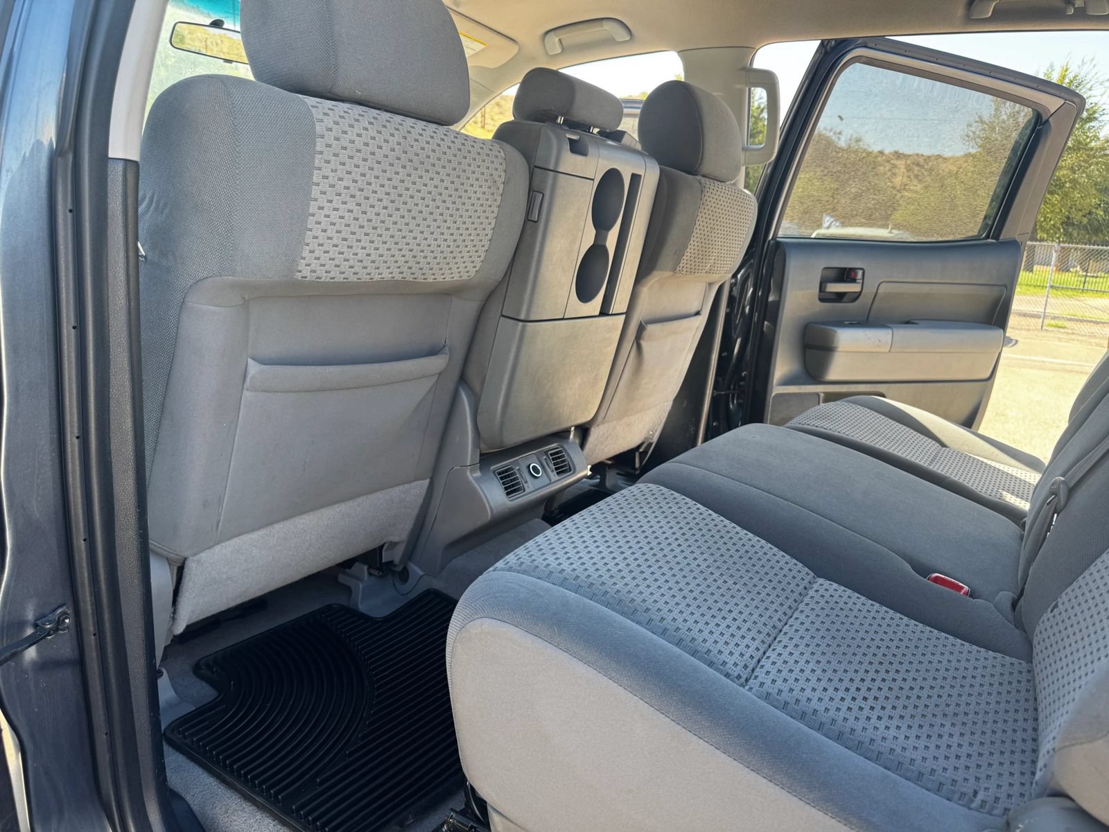 Used 2010 Toyota Tundra 4x4 CrewMax w/ Tow Pkg image 11