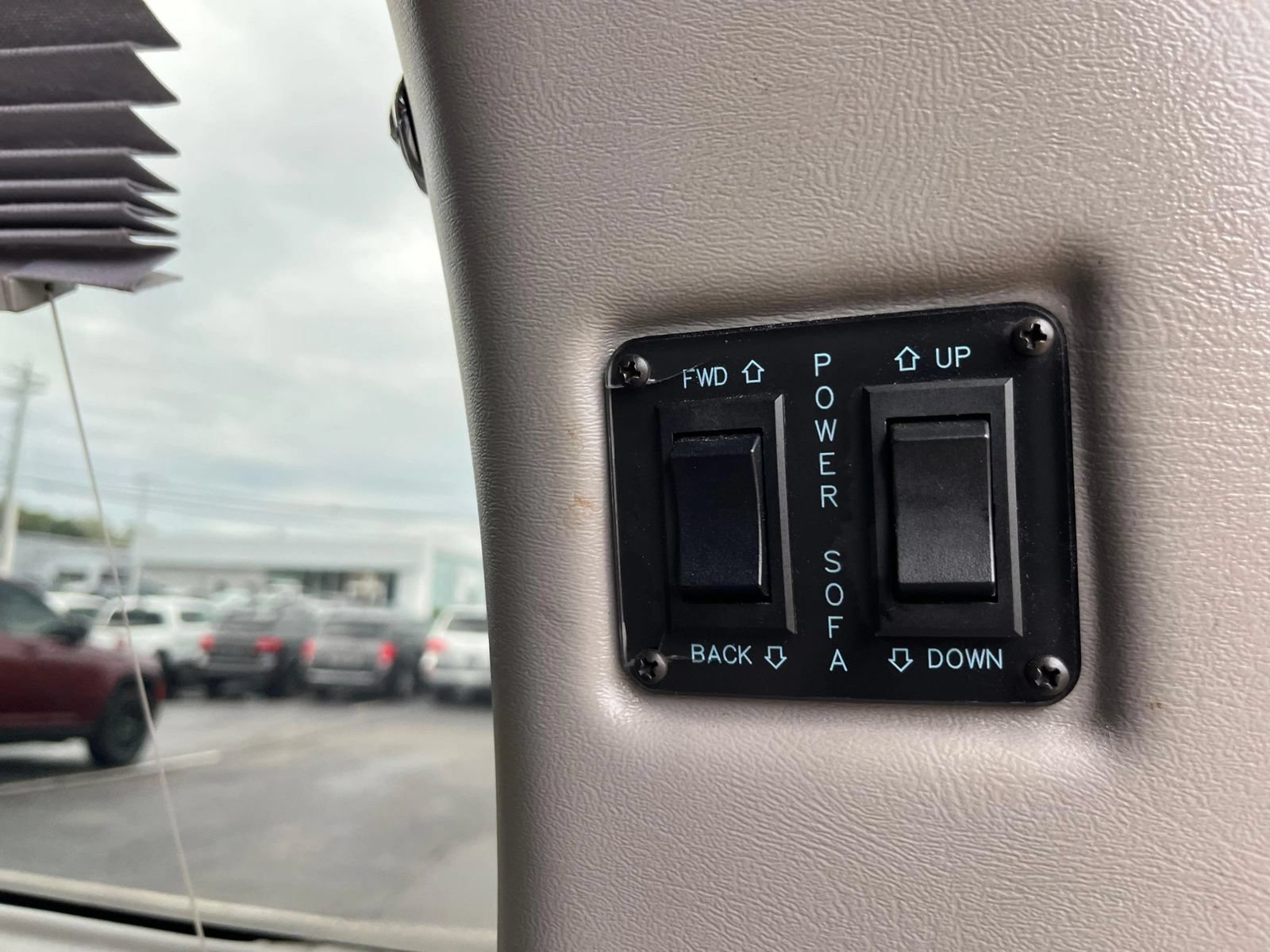 Used 2018 Chevrolet Express 2500 Extended w/ Enhanced Convenience Package RWD image 28