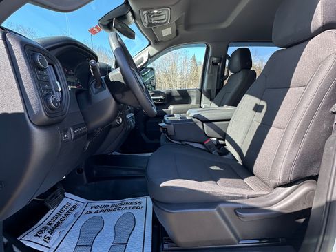 Used 2025 Chevrolet Silverado 3500 W/T image 9