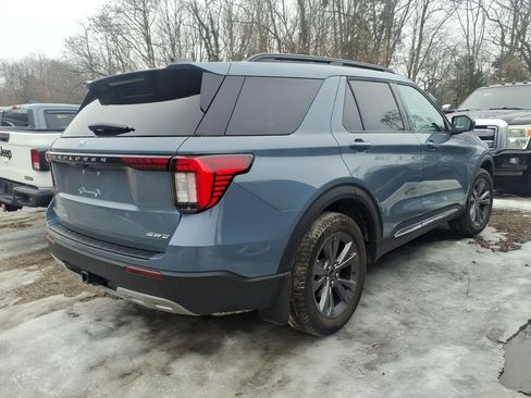 Used 2025 Ford Explorer Active w/ Active Comfort Package image 2