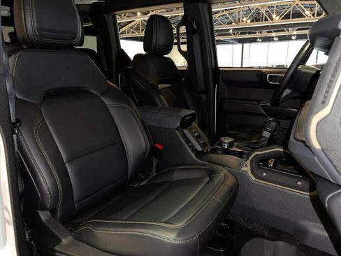 Used 2025 Ford Bronco Badlands image 34