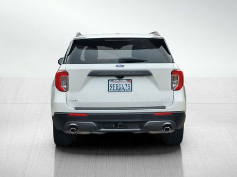 Certified 2022 Ford Explorer XLT w/ Equipment Group 202A image 5