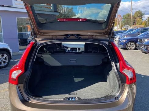 Used 2015 Volvo V60 T5 Cross Country image 7