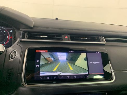 Used 2018 Land Rover Range Rover Velar R-Dynamic SE AWD/4WD image 26
