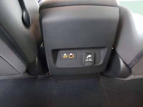 Used 2024 Nissan Frontier SV w/ SV Convenience Package image 15