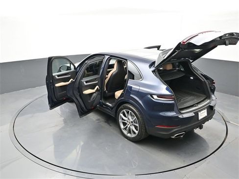 Used 2025 Porsche Cayenne E-Hybrid image 28