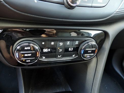 Used 2021 Buick Encore GX Select FWD image 19