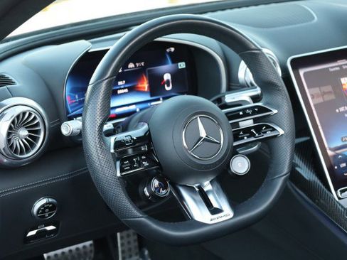 Used 2022 Mercedes-Benz SL 63 AMG 4MATIC image 24