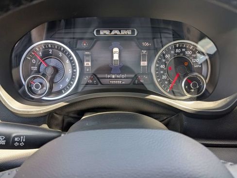 Used 2019 RAM 1500 Laramie AWD/4WD image 32