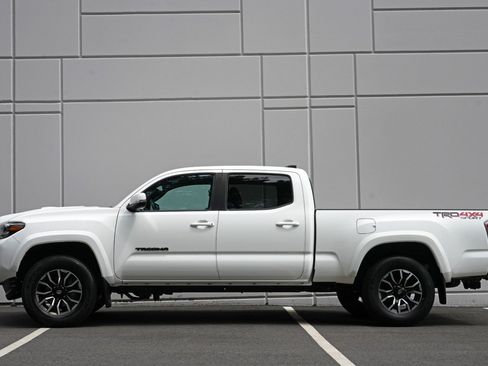 Used 2023 Toyota Tacoma TRD Sport w/ Black Out Package (TMS) AWD/4WD image 9