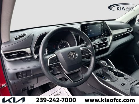 Used 2022 Toyota Highlander XLE image 27