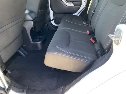 Used 2014 Jeep Wrangler Unlimited Sahara w/ Connectivity Group image 8