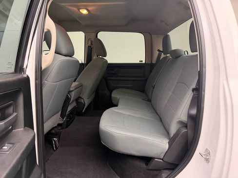 Used 2018 RAM 1500 ST w/ SXT Appearance Group AWD/4WD image 12