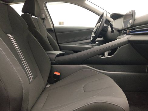 Used 2025 Hyundai Elantra SEL image 21