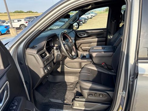 Used 2023 Chevrolet Suburban RST w/ Luxury Package RWD image 19