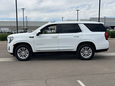 Certified 2021 GMC Yukon XL SLT w/ SLT Luxury Package AWD/4WD image 2