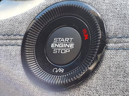 Used 2023 Jeep Compass Sport image 15