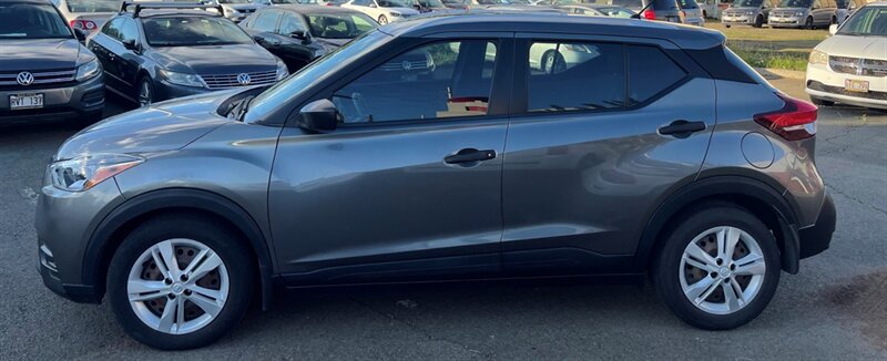 Used 2018 Nissan Kicks S FWD image 2