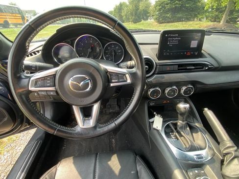 Used 2021 MAZDA MX-5 Miata RF Grand Touring RWD image 10