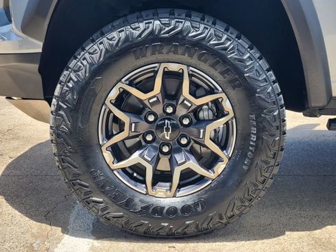 Used 2024 Chevrolet Colorado ZR2 w/ ZR2 Convenience Package III AWD/4WD image 10