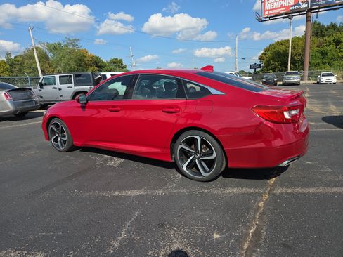 Used 2018 Honda Accord Sport image 3