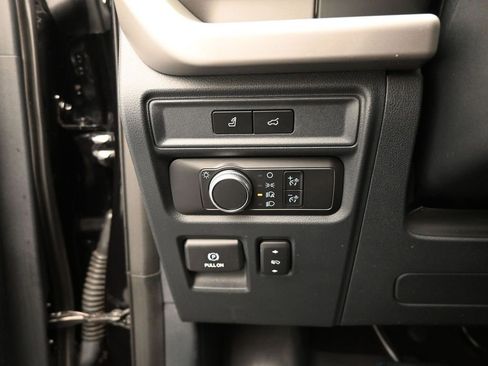 Used 2022 Ford Expedition XLT image 13