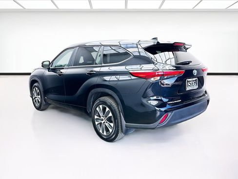 Used 2023 Toyota Highlander XLE AWD/4WD image 6