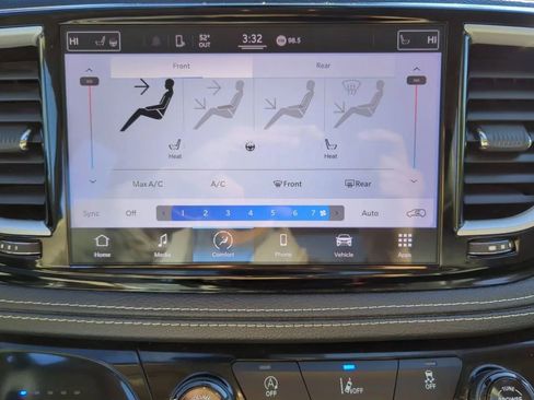 Used 2022 Chrysler Pacifica Touring-L FWD image 19